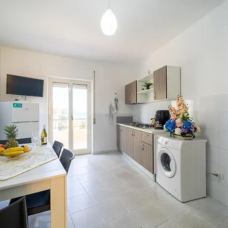 Mini Con Terrazza Fronte Mare 公寓 *